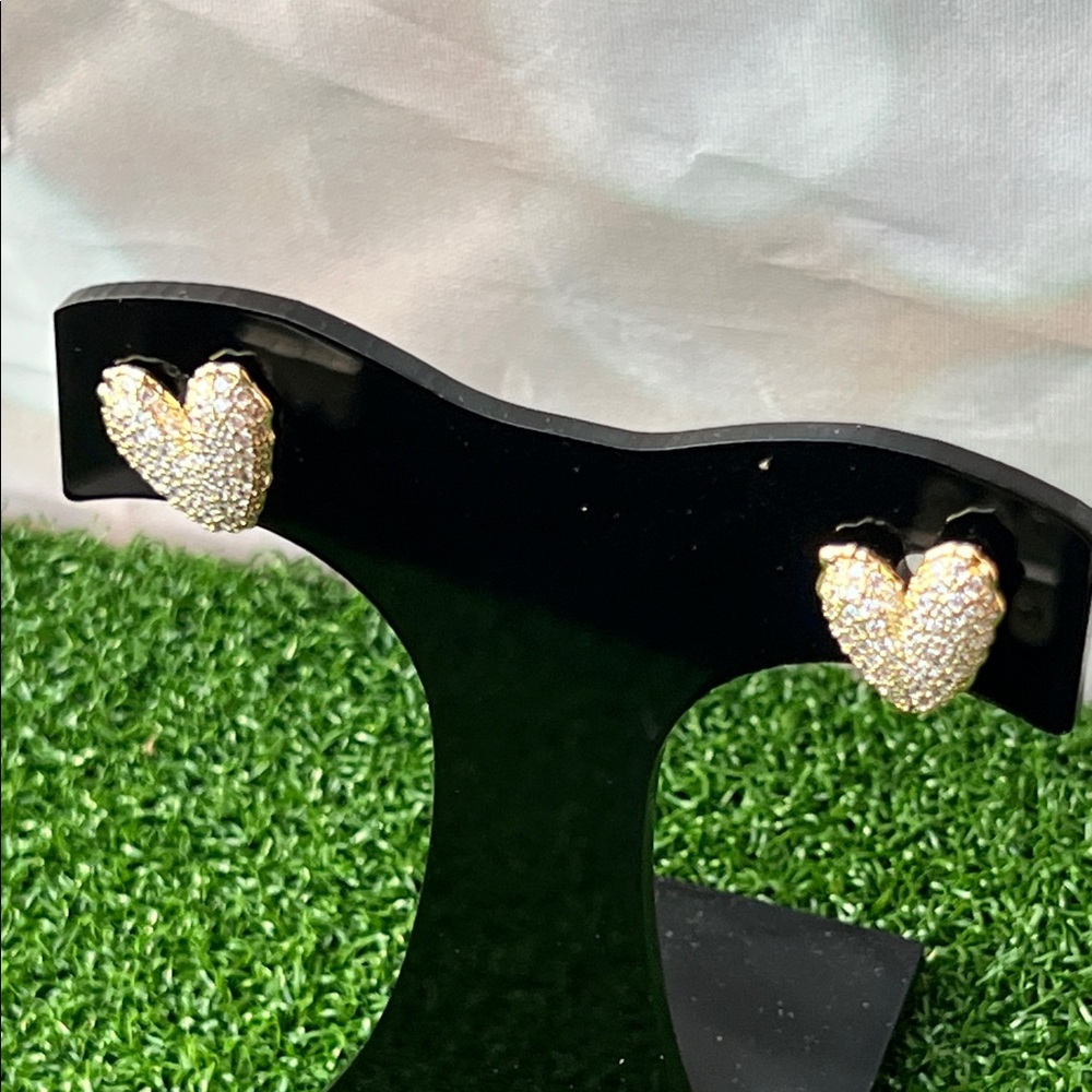 Pavé Heart Stud Earrings - Gold